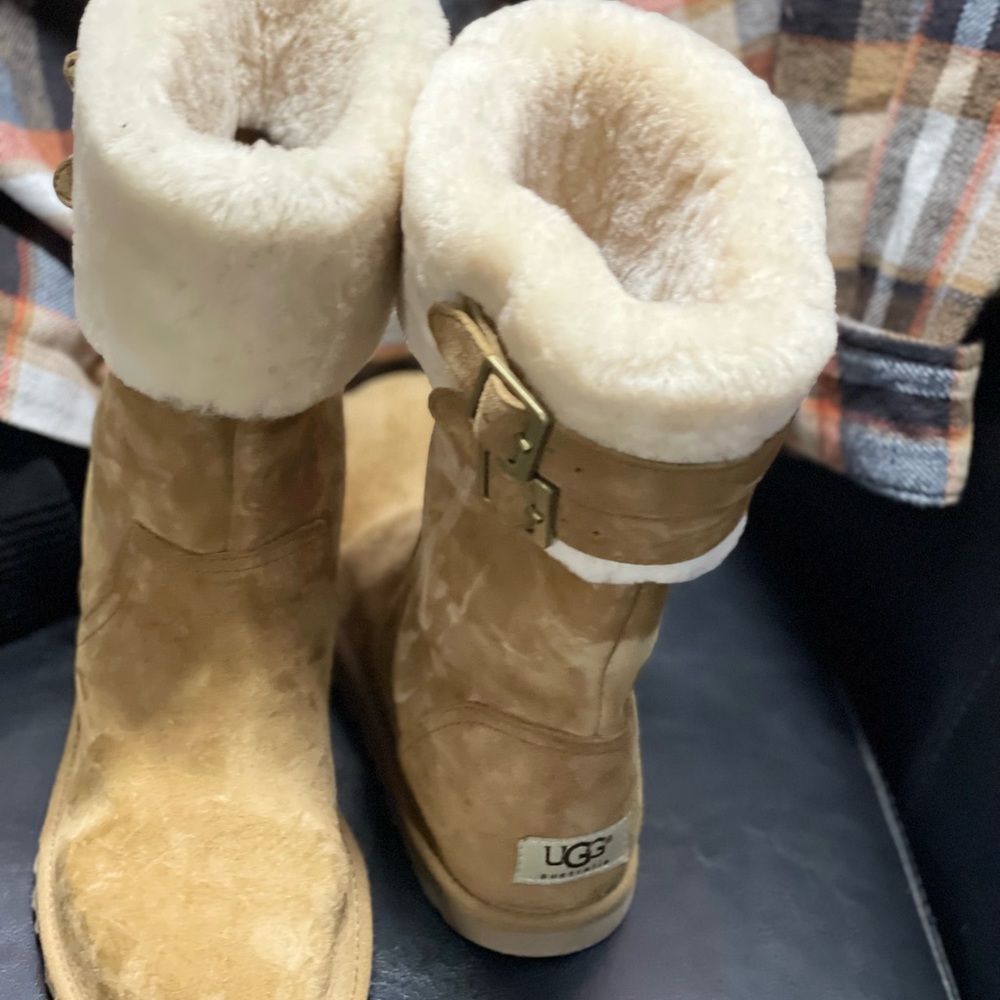 Tan women’s 8 worn a few times brand new
